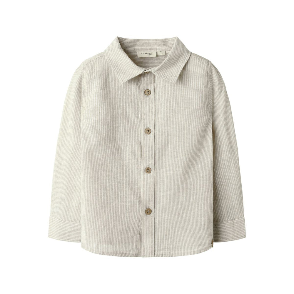 Lil' Atelier jesper overhemd in Irish cream, gemaakt van 55% linnen en 45% biologisch katoen. Loose fit shirt met Opa hals en korte mouwen, perfect voor casual en formele gelegenheden. VanZus