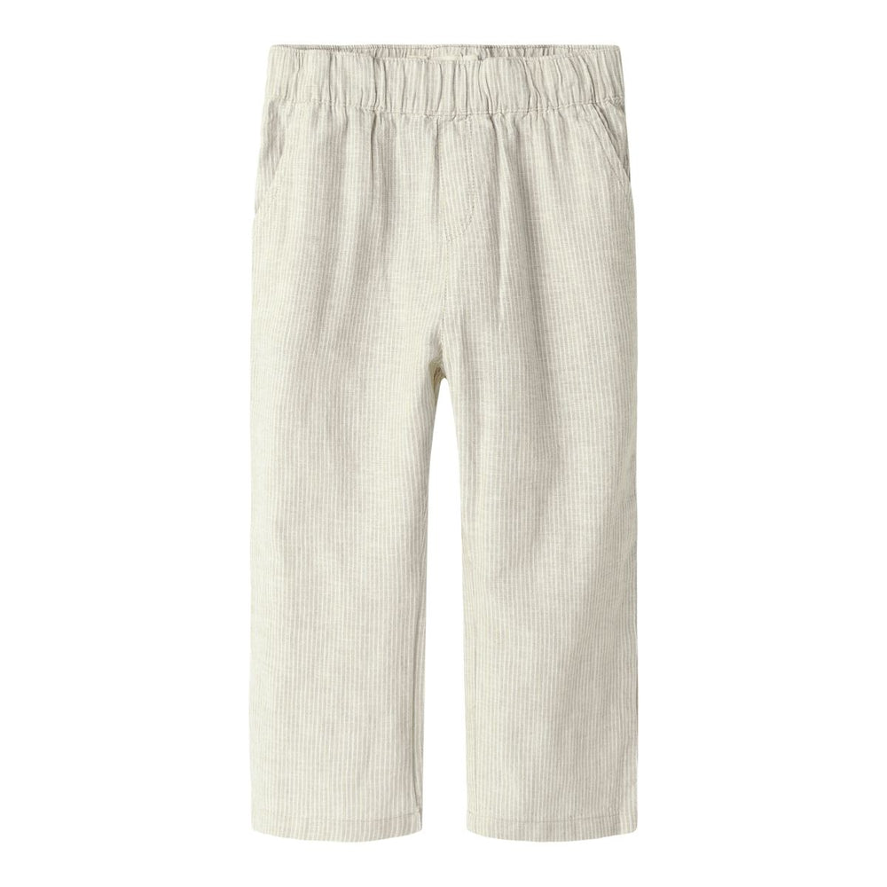Lil' Atelier jesper broek in Irish cream, gemaakt van 55% linnen en 45% biologisch katoen. Regular fit met elastische taille en praktische zijzakken. Perfect voor elke gelegenheid. VanZus