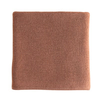 Deken felix van Hvid, in terracotta, biedt warmte en comfort voor je baby met zacht merino lamswol. Ribgebreid, zacht en warm. Een stijlvolle deken. In diverse kleuren. VanZus