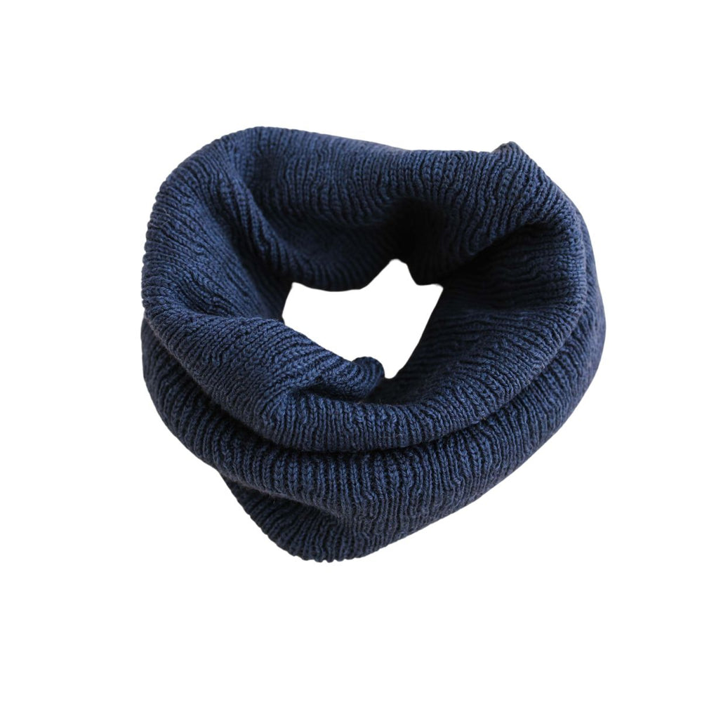 Lekker warm & stijlvol: de colsjaal gigi in de kleur blue van Hvid. Een prachtig gebreide sjaal, gemaakt van zachte merinowol. Comfortabel en hip! In verschillende kleuren. Combineer met bijpassende muts. VanZus