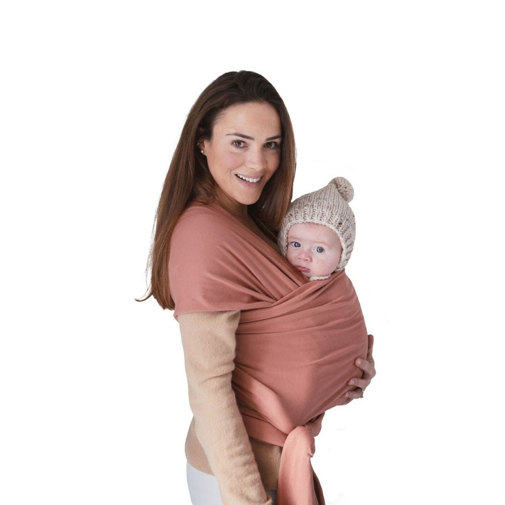 Er is niets prettiger dan je kindje te dragen met een draagdoek. Van het merk Mushie is de draagdoek cedar verkrijgbaar. Universele pasvorm, geschikt voor baby’s van 3,6-14,9 kg. In verschillende kleuren. VanZus