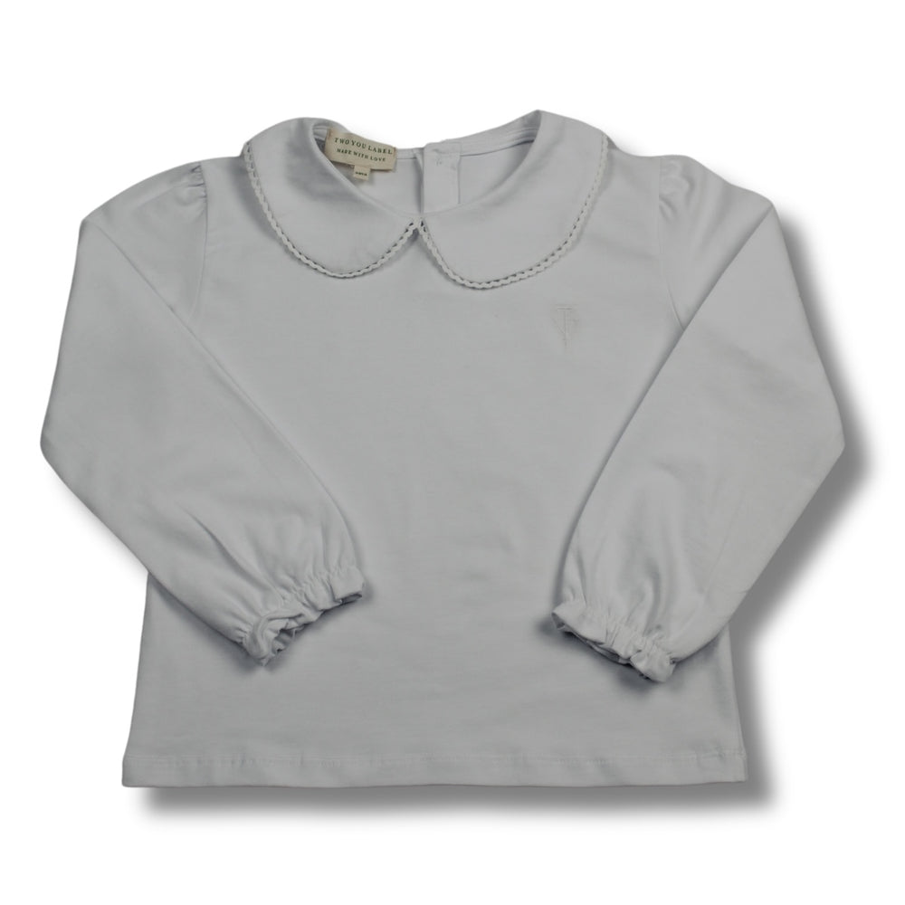 De Two You Label bobby basic longsleeve kraagje in de kleur white is hét basisitem wat niet mag ontbreken in de kledingkast van jouw kleintje. De longsleeve is gemaakt van een zachte stof, waardoor het shirt extra lekker zit. VanZus