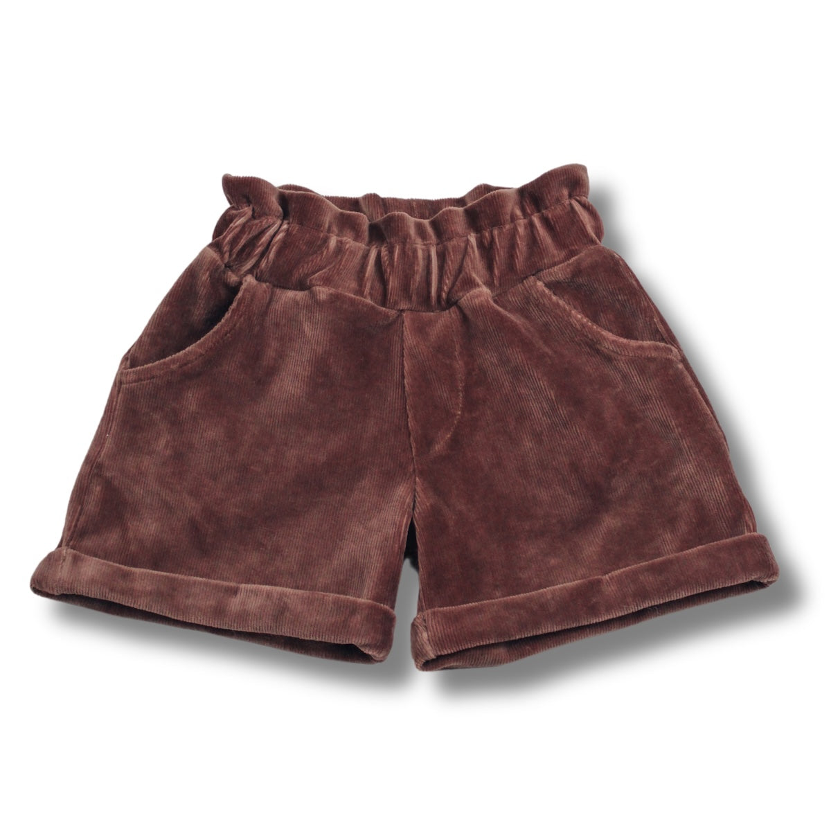 De ruby ribbed short van Two You Label in de kleur brown rust is toch té schattig? De zachte, luxe velvet ribstof in een warme bruinroest tint is trendy en voelt heerlijk zacht op de huid.  De ruby short heeft een comfortabele pasvorm met elastische tailleband. VanZus