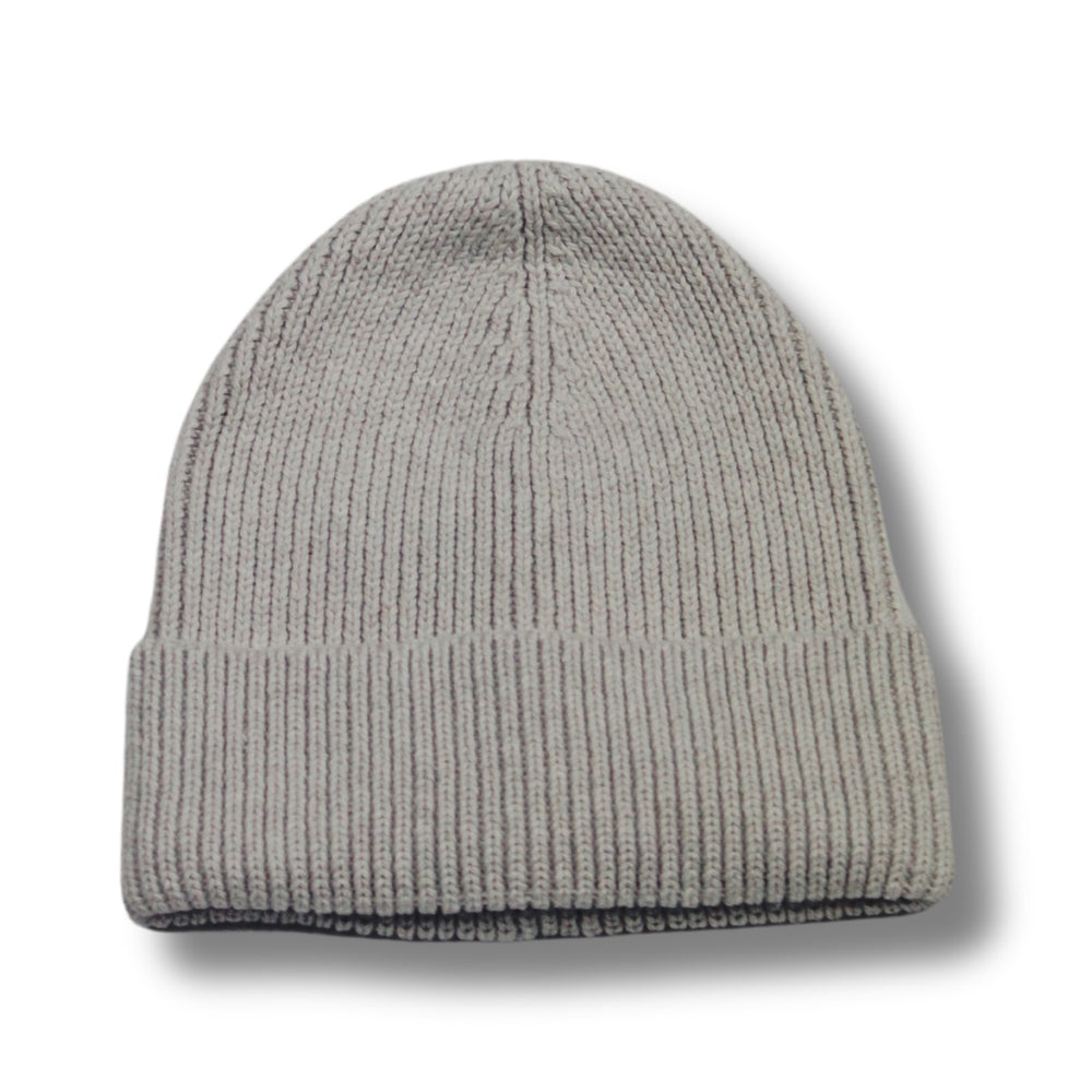 De Two You Label gebreide beanie in de kleur oat is de perfecte finishing touch voor de winteroutfit van je kleintje. De beanie is gemaakt van een zachte gebreide stof en houdt het hoofdje lekker warm tijdens de koude dagen. VanZus