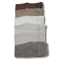 De Two You Label lilly straight legging in de kleur taupe kan niet ontbreken in de kledingkast van je dochter. Deze comfortabele legging heeft een nauwsluitende pasvorm met wijde pijpen en is gemaakt van een zachte en rekbare velvet rib stof die je kleintje alle bewegingsvrijheid biedt. VanZus