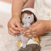 Little Dutch knuffelpop Jake is de ideale speel- en knuffelvriend voor je kleintje. Vrolijk design en geschikt vanaf 12 maanden. Jake is 35 cm. VanZus