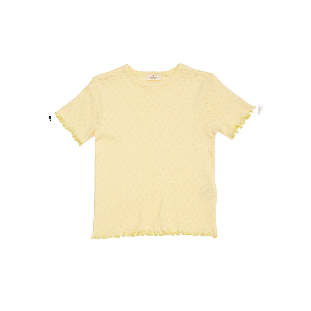 Een musthave: het pointelle heart t-shirt in kleur pale yellow van Copenhagen Colors. Een zachte stof met subtiel hartjes motief en golvend randje. Hip! Te koop in maten 80 t/m 128 en diverse kleuren. VanZus