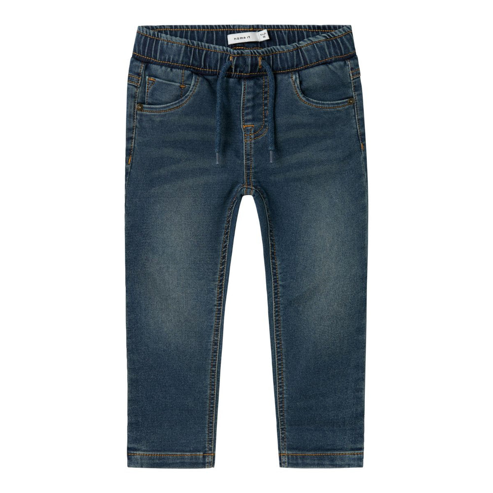 Je kleintje steelt de show in deze ryan slim jeans in de kleur vintage dark blue denim van het merk Name It! Deze schattige jeans is de perfecte basis van elke outfit. De stoere fit geeft deze broek een extra touch waarmee elke outfit een eyecatcher wordt! VanZus