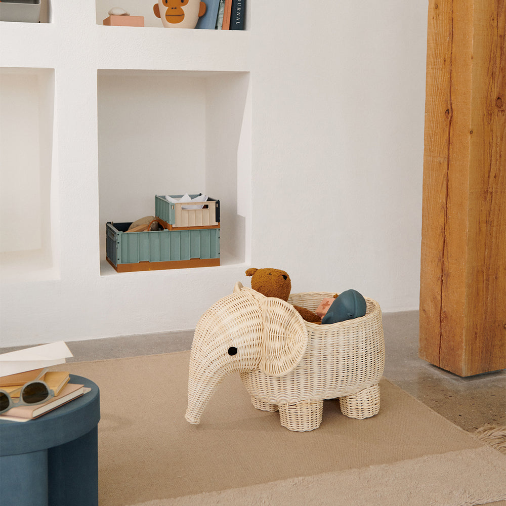 De Liewood anya opbergmand olifant is het perfecte accessoire voor op de kinderkamer. Deze opbergmand in de vorm van een olifant is namelijk super leuke decoratie en opbergruimte tegelijk. VanZus.