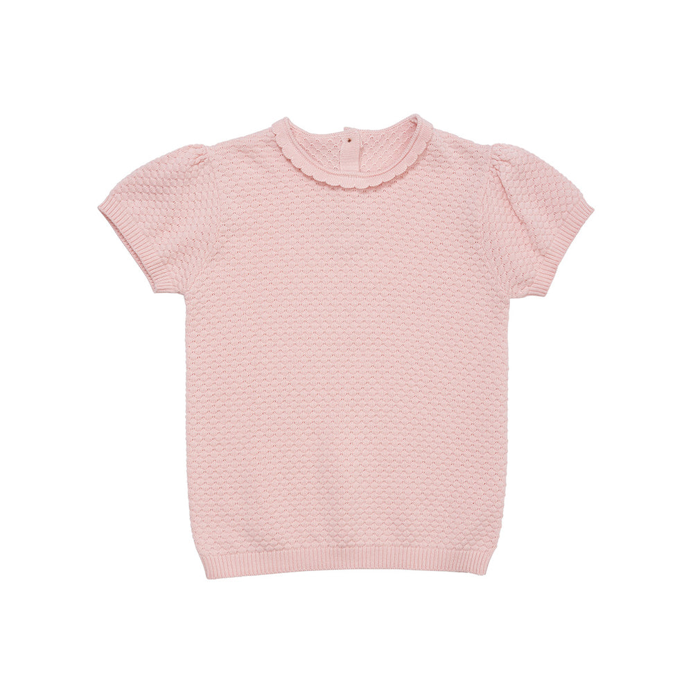Een hippe basic: het gebreide t-shirt dusty rose van het merk Copenhagen Colors. Luxe uitstraling, zacht katoen en met romantische details. Ook in de variant sky blue en navy/cream. VanZus