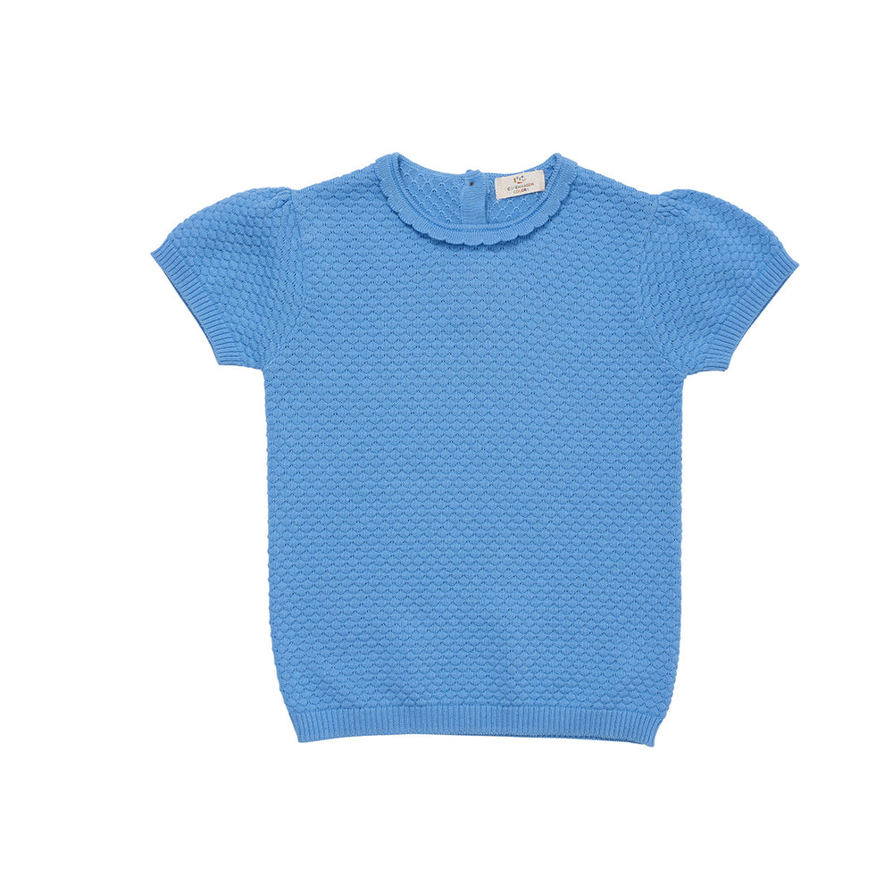 Een hippe basic: het gebreide t-shirt sky blue van het merk Copenhagen Colors. Luxe uitstraling, zacht katoen en met mooi gestreept design. Ook in de variant navy/cream en dusty rose. VanZus