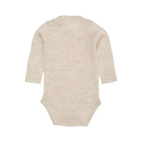 Het Copenhagen Colors merino rib rompertje pale cream melange voelt zacht aan en houdt goed warmte vast. Gemaakt van 100% Merinowol, dus ideaal voor de winter. VanZus