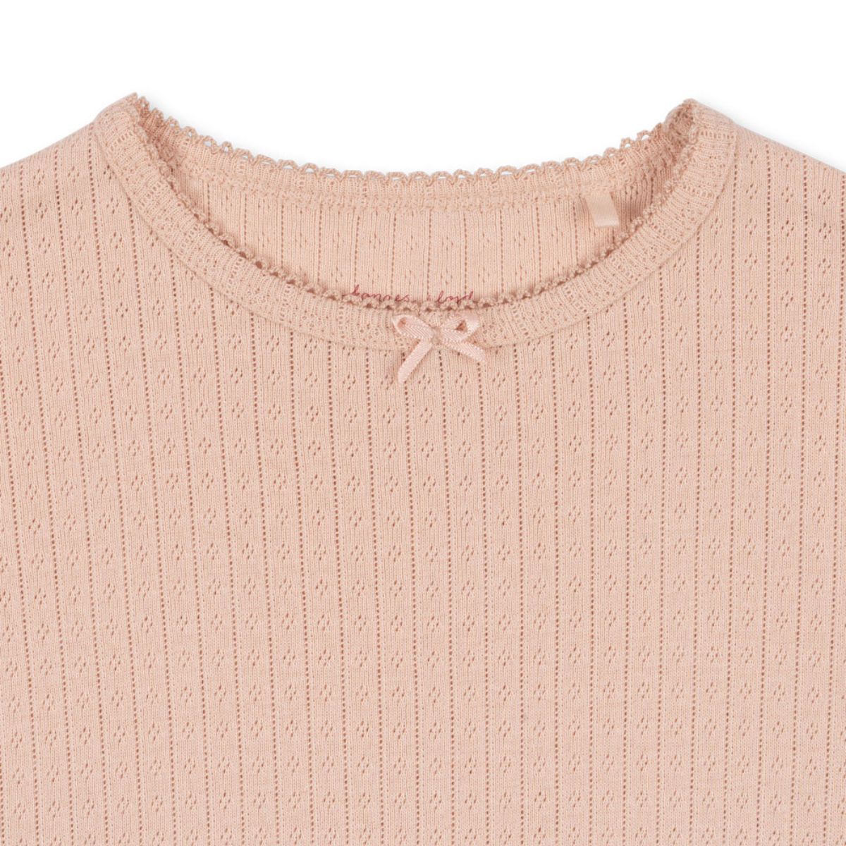 Ben je op zoek naar een mooi shirtje voor je kind? Dan is dit schattige Konges Slojd minnie t-shirt in de variant cameo rose een must have voor in de kledingkast van je lieveling. Dit shirt zit namelijk niet alleen super comfortabel, maar ziet er ook leuk uit! VanZus