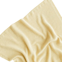 Deken felix van Hvid, in light yellow, biedt warmte en comfort voor je baby met zacht merino lamswol. Ribgebreid, zacht en warm. Een stijlvolle deken. In diverse kleuren. VanZus