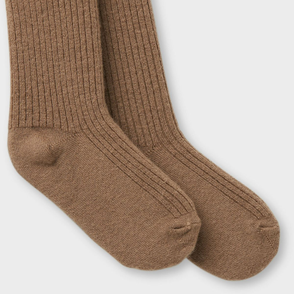 Houd je kind warm en comfortabel met de Lil' Atelier rakel maillot in de kleur tigers eye melange. Gemaakt van RWS-gecertificeerde wol voor ademend en isolerend comfort. VanZus