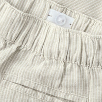 Lil' Atelier jesper broek in Irish cream, gemaakt van 55% linnen en 45% biologisch katoen. Regular fit met elastische taille en praktische zijzakken. Perfect voor elke gelegenheid. VanZus