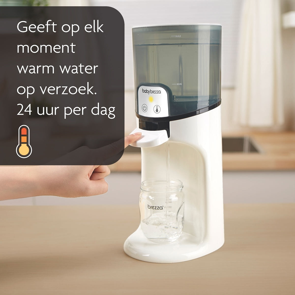 Met de Baby Brezza instant warmer warmwaterdispenser heb je altijd direct warm water voor de fles op de juiste temperatuur: niet meer in het holst van de nacht wachten op de flessenwarmer! Je hoeft alleen nog maar melkpoeder toe te voegen en binnen een paar seconden ben je klaar om te voeden.  VanZus