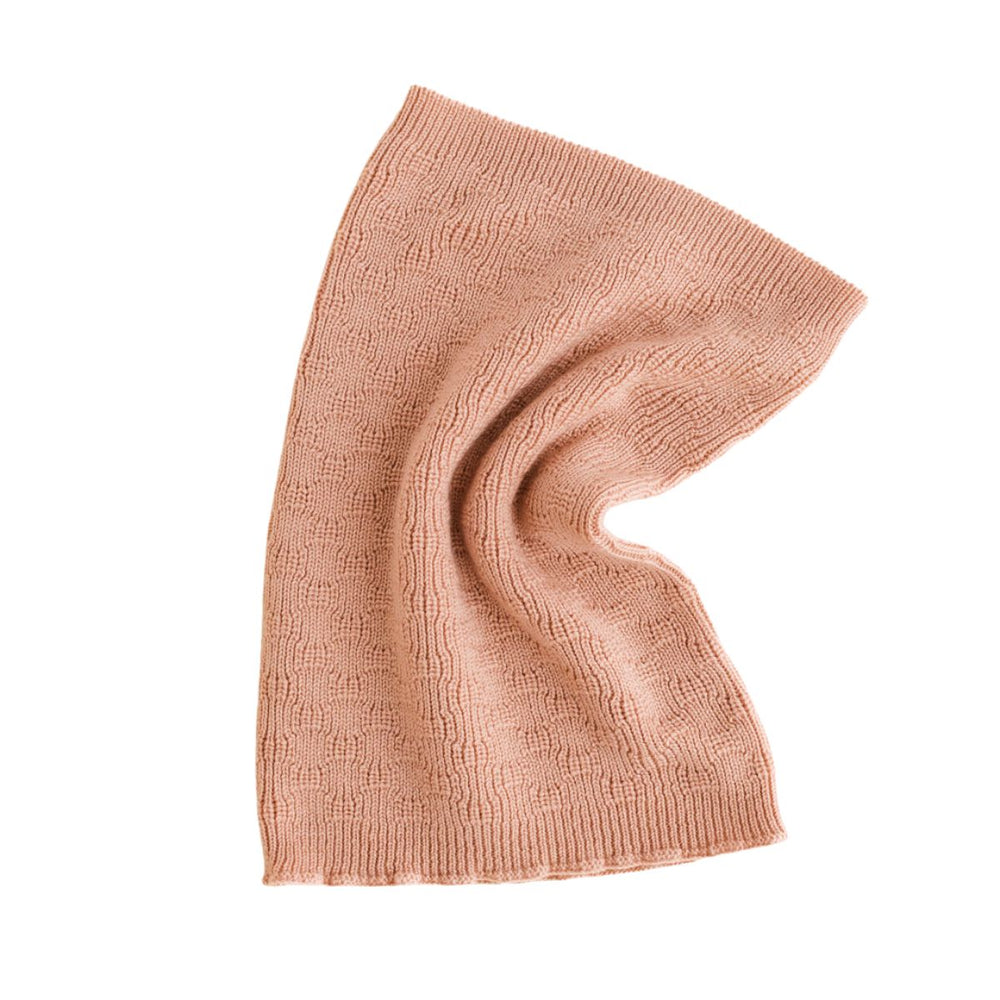 Lekker warm & stijlvol: de sjaal gigi in de kleur rose van Hvid. Een prachtig gebreide colsjaal, gemaakt van zachte merinowol. Comfortabel en hip! In verschillende kleuren. Combineer met bijpassende muts. VanZus