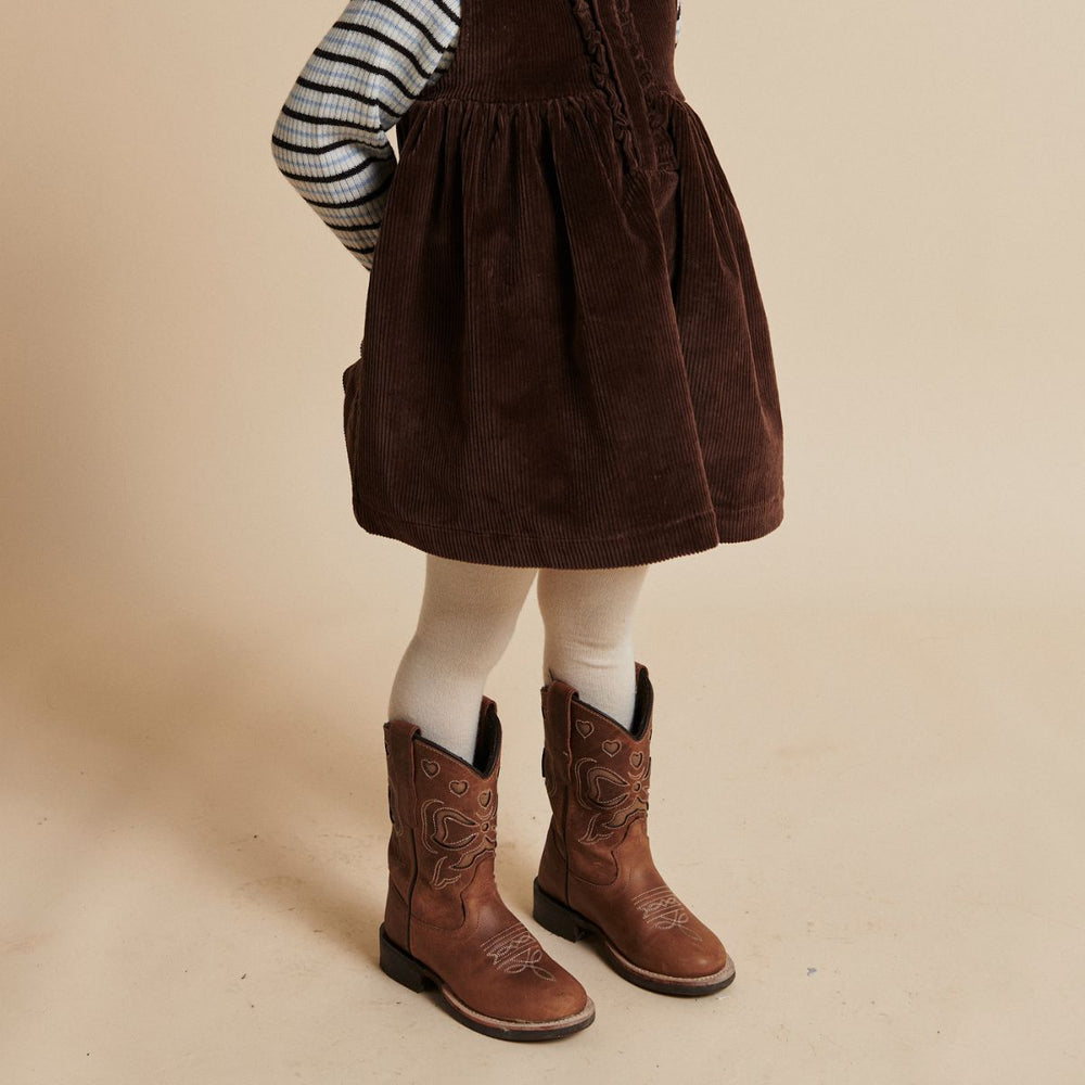 De Copenhagen Colors limited ranger gevoerde cowboylaarzen cognac bow cognac zijn winterlaarzen met karakter. De binnenkant is gevoerd met wol, de buitenkant is van sterk leer. VanZus