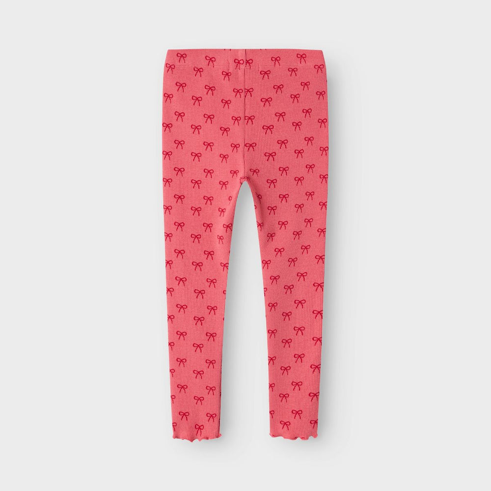 Stel de perfecte outfit samen voor je kind met deze lieve karinna xslim legging in de kleur rapture rose van het merk Name It. Deze legging is van hoge kwaliteit, waarmee je een comfortabele en trendy look kunt creëren. VanZus
