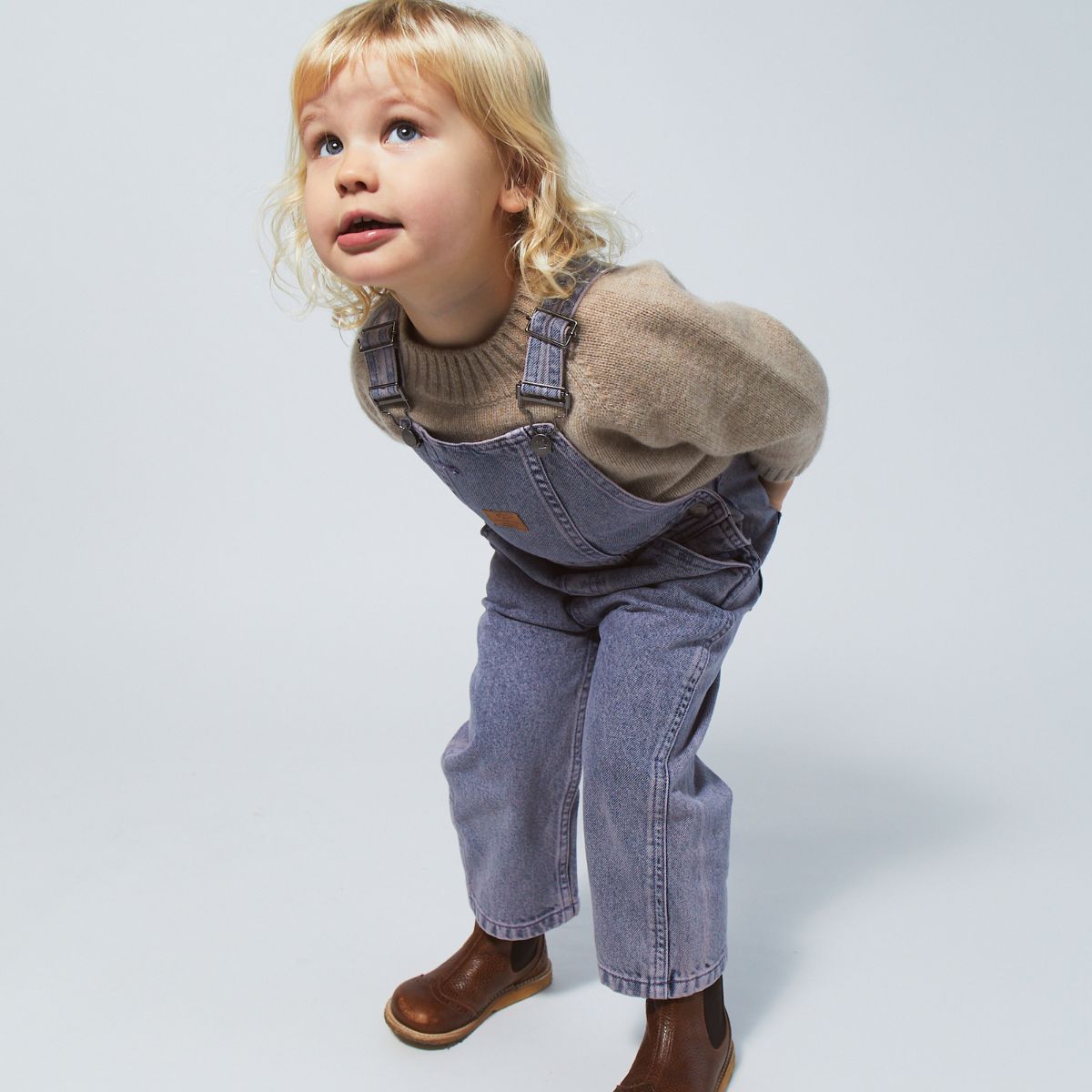 De Copenhagen Colors cashmere classic trui camel melange is een hoogwaardige basic voor de wintergarderobe. De warme beige kleur past overal bij. VanZus