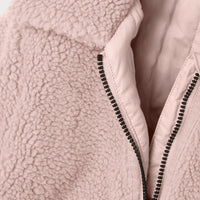 Hoe schattig is de nalo long sherpa jas in de kleur misty rose van het Nederlandse merk Lil' Atelier? De lange teddy jas is te dragen in alle seizoenen, als tussenjas, winterjas of zomerjasje. VanZus