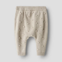 Je kindje zal zich heerlijk voelen in dit baby gable knit broek in de kleur oxford tan van het merk Lil' Atelier. De broek is gemaakt van een heerlijk zachte stof en heeft een lieve print van polkadots. VanZus