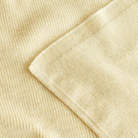 Deken felix van Hvid, in light yellow, biedt warmte en comfort voor je baby met zacht merino lamswol. Ribgebreid, zacht en warm. Een stijlvolle deken. In diverse kleuren. VanZus