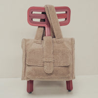 De Two You Label teddy mommy bag in de kleur sand is de perfecte tas voor elke moeder. Deze ruime tas, gemaakt van zachte teddy stof in een warme zandkleur, biedt voldoende ruimte voor al baby essentials en persoonlijke items. VanZus