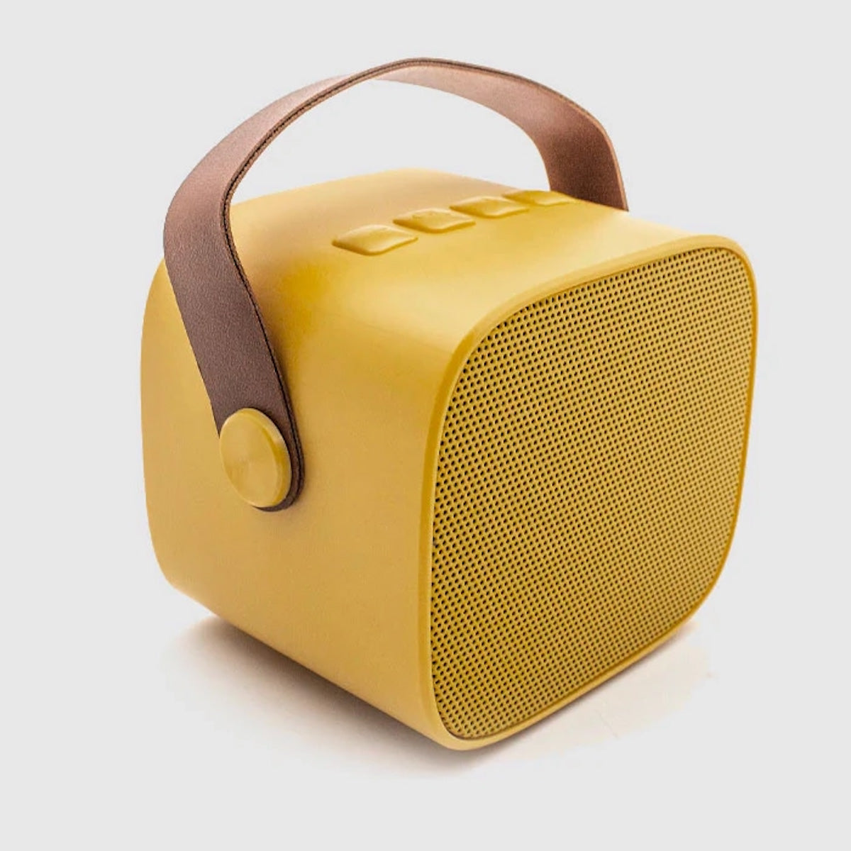 Het feest kan beginnen met deze mini karaokeset in yellow van Lalarma! Ben jij de beste zanger of zangeres? Misschien schuilt er wel een superster in je! De gele karaokeset bestaat uit een speaker en een microfoon die op Bluetooth werkt. Je kunt zowel de microfoon als de speaker ook losgebruiken. VanZus