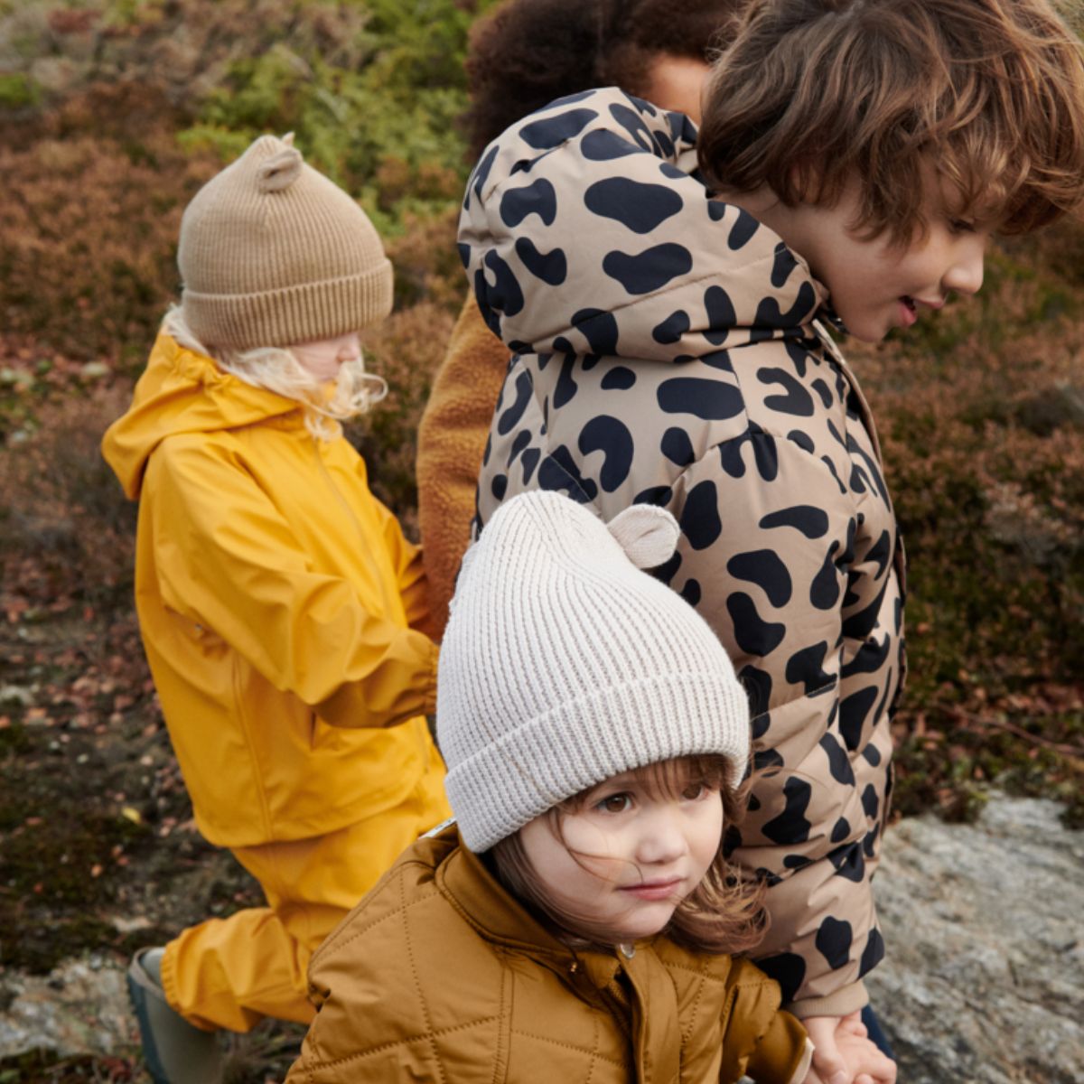 Maak kennis met te leuke gina beanie met oortjes in de kleur sandy van het toffe merk Liewood. Deze muts is de perfecte combinatie van stijl en functionaliteit voor de kleintjes! VanZus