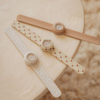 Het Mrs Ertha new strapies horloge unique dots is het ideale eerste horloge voor jouw kindje! Of misschien zelfs voor jou zelf? Dit horloge draagt lekker comfortabel en heeft prachtige, zachte kleuren. VanZus