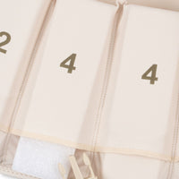 Het Konges Slojd avery zwemvest in de kleur fleur anglaise is een onmisbaar accessoire voor jouw kleine waterliefhebber. Dit zwemvestje biedt optimale veiligheid en ondersteuning tijdens het zwemmen, dankzij de hoogwaardige neopreen materialen. VanZus