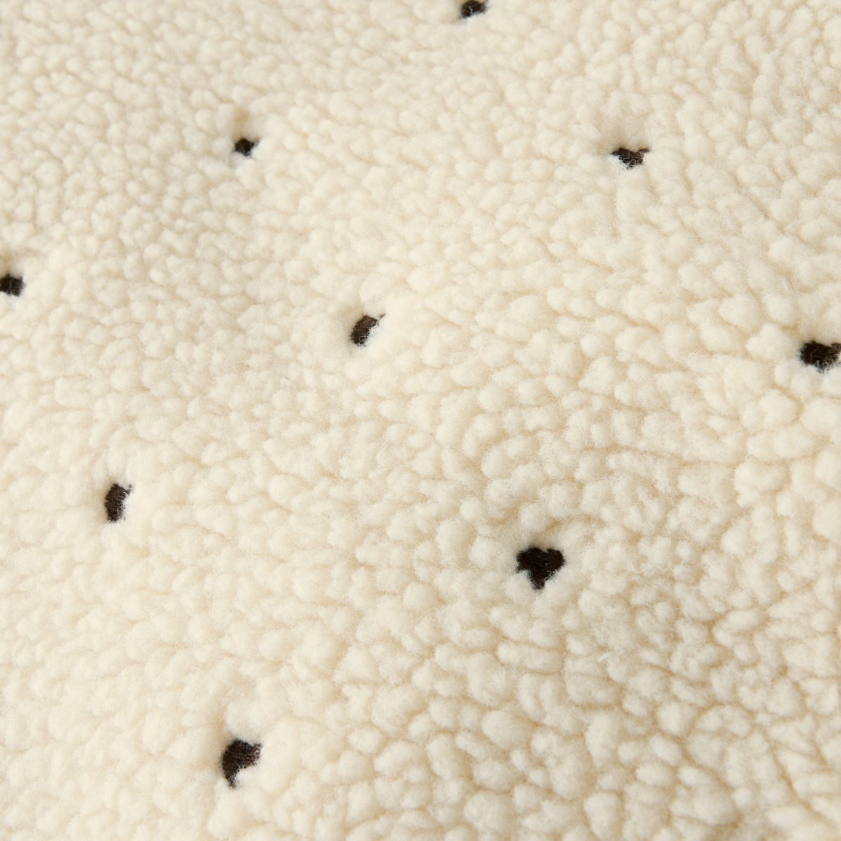 Hoe schattig is de nalo baby jas in de kleur turtledove hearts van het Nederlandse merk Lil' Atelier? Het jasje is te dragen in alle seizoenen, als tussenjas, vestje of zomerjasje. En door de print met hartjes is de jas echt een blikvanger. VanZus