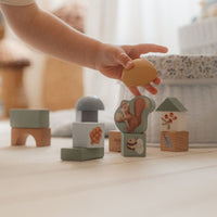 Voor kleine bouwers: de Little Dutch bouwblokken uit de forest friends-collectie! Deze kleurrijke houten blokken stimuleren creativiteit en motoriek. Ideaal voor kinderen vanaf 2 jaar! VanZus