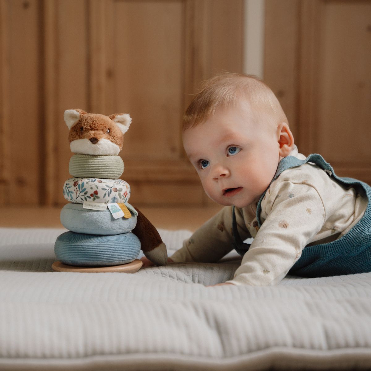 Met de tuimelstapelaar forest friends van Little Dutch wordt het stapelen een leuke uitdaging! De ringen worden gestapeld op een tuimelende basis wat het extra lastig, maar daardoor ook extra leuk maakt. VanZus