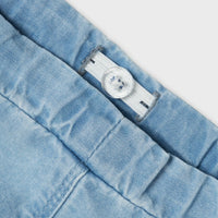 Je kleintje is helemaal klaar voor de zomer met dit baby rose denim short in de kleur light blue denim van het merk Name It. Deze short is gemaakt van een soepele stof en biedt je kindje dan ook genoeg bewegingsvrijheid. VanZus