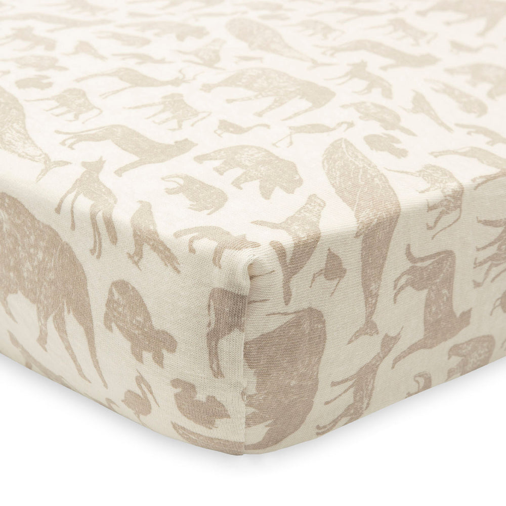 Bescherm het matrasje met het stijlvolle hoeslaken jersey animals nougat van Jollein. Het hoeslaken biedt veiligheid en comfort voor jouw kindje. Combineer met het items uit dezelfde collectie. In 3 maten. VanZus