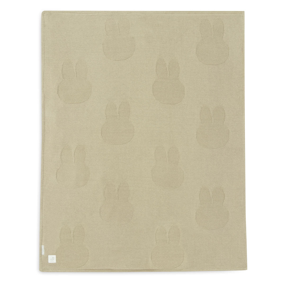 Deze zachte Miffy ledikantdeken van Jollein in de variant olive green coral fleece is perfect als dekentje of wikkeldeken. De deken heeft een binnenzijde van velours en een subtiele print met Nijntje. VanZus