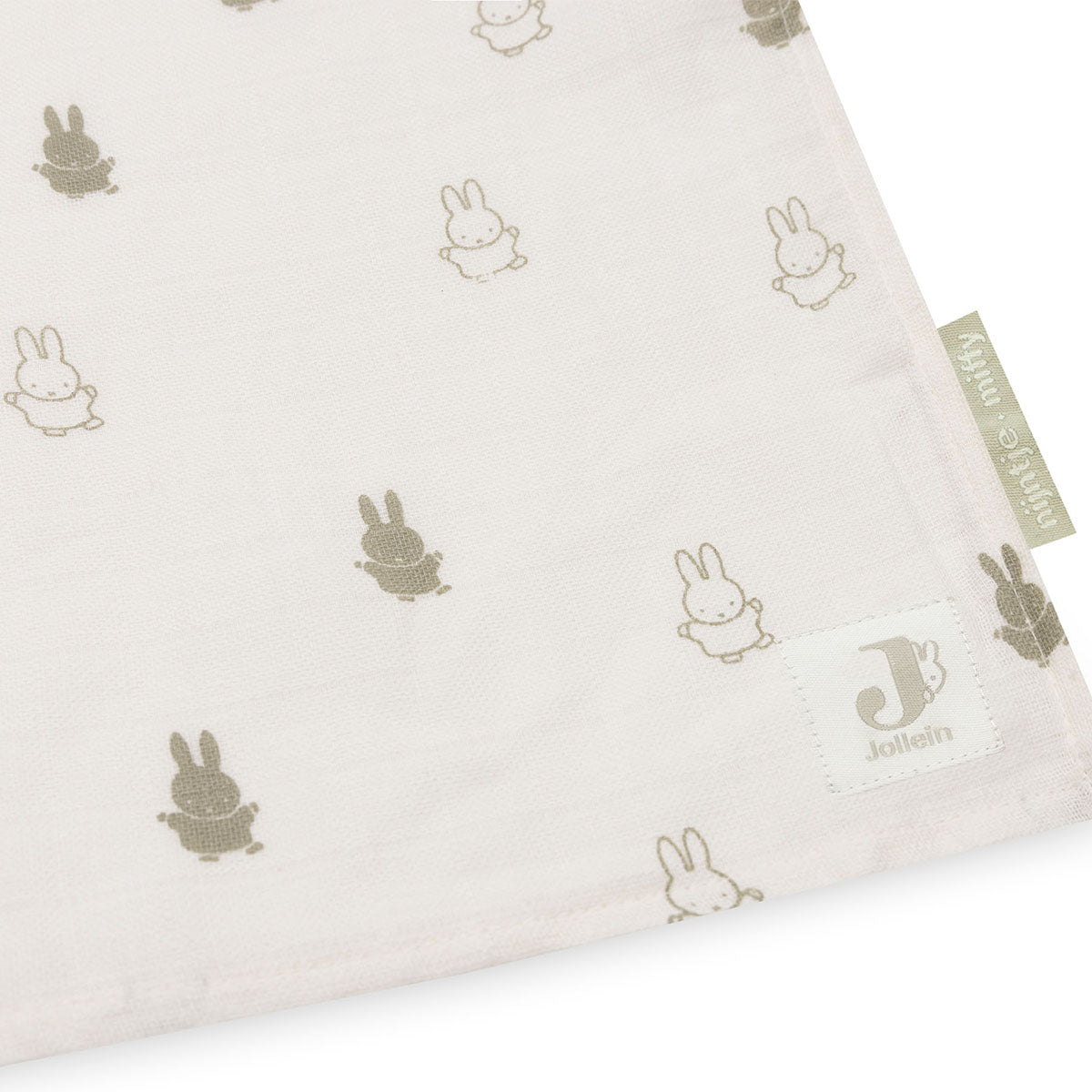 Een musthave: de 2-pack hydrofiele doek large in de variant Miffy olive green van Jollein. Want van swaddle doeken heb je als ouders nooit genoeg. Functioneel en hip! Afmeting 115 x 115 cm. VanZus