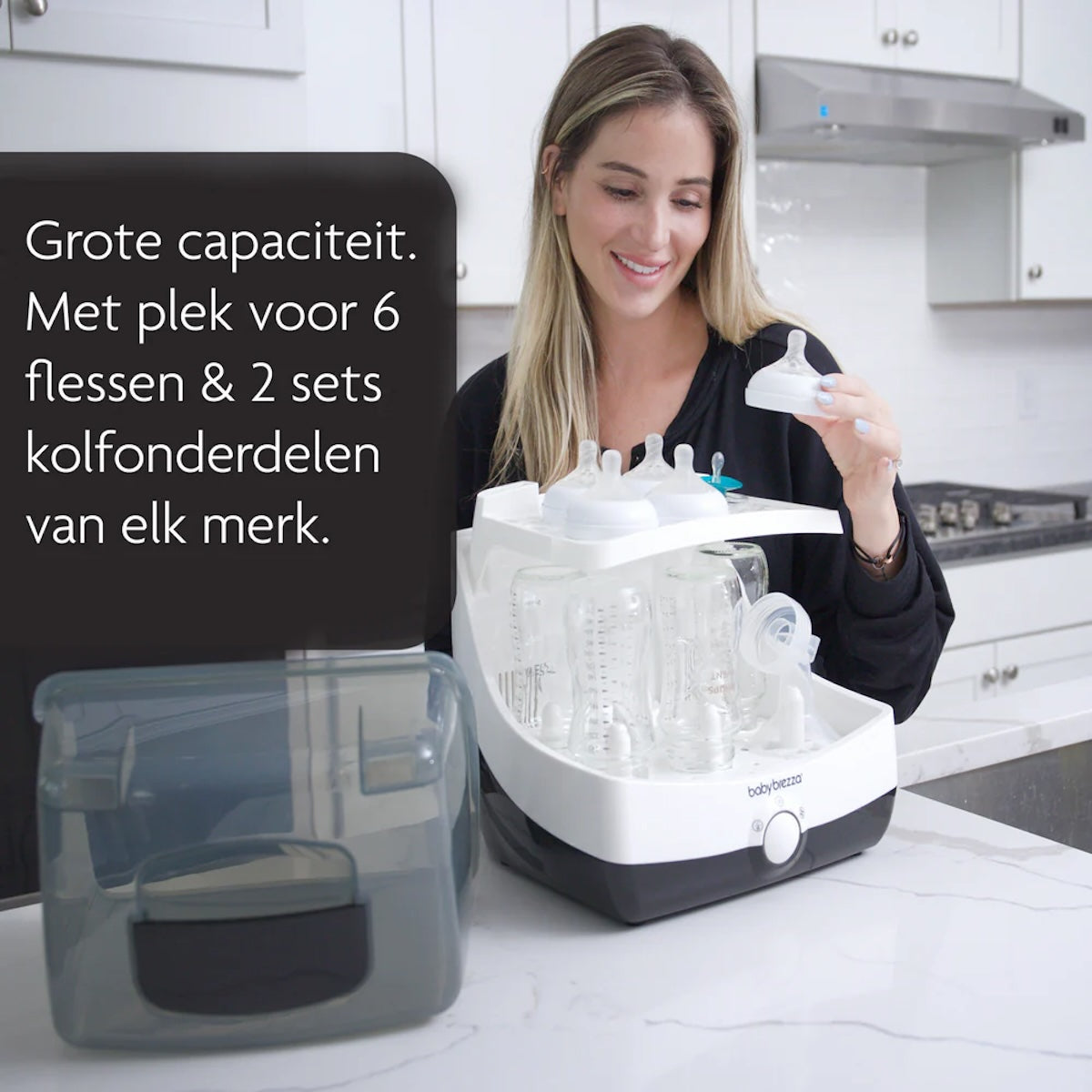 Geen gedoe meer met uitkoken of wachten op de sterilisator met de super fast sterilisator en droger van Baby Brezza. Binnen 10 minuten steriliseert en droogt dit fijne apparaat flessen, spenen, accessoires en kolfonderdelen.  Het apparaat maakt gebruikt van natuurlijke stoom, waarmee je 99,9% van de bacteriën doodt. VanZus