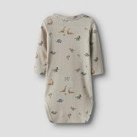 Creëer schattige en comfortabele outfits voor je kleintje met dit faurus xslim rompertje in de kleur nacreous cloud van het merk Name It. Deze mooie romper is gemaakt van onder andere biologisch katoen en elastaan, en heeft een extra slim fit. VanZus