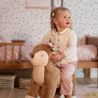Beleef magische momenten met het Little Dutch hobbeldier hert fairy garden. Veilig en knuffelbaar speelplezier voor kinderen van 1-4 jaar. VanZus