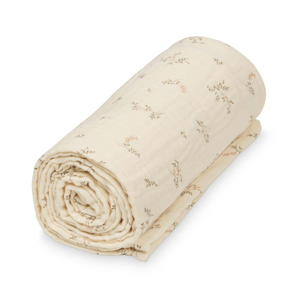 Multifunctioneel: de mousseline deken in variant ashley van Cam Cam Copenhagen. Een must-have. Gebruik hem thuis of onderweg. Afmeting 100x100 cm. VanZus