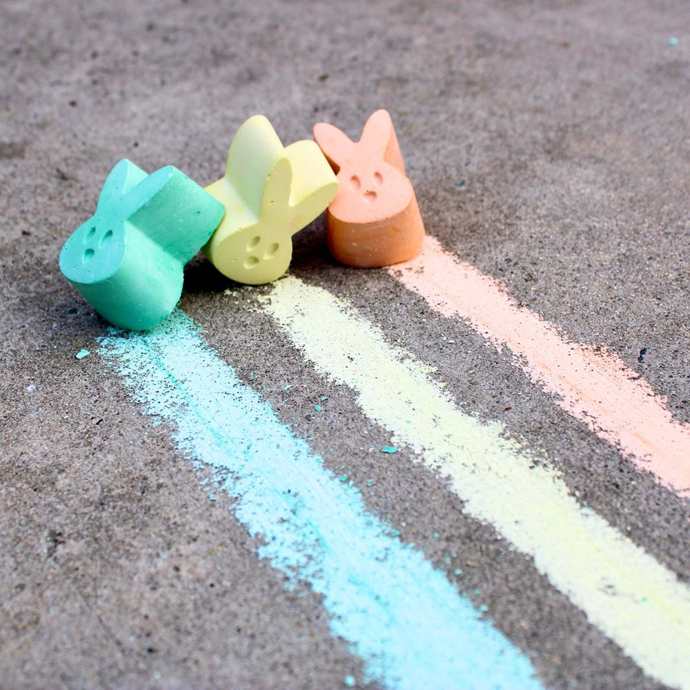 Voor creatieve kindjes: stoepkrijt duckie's fluffle groen van TWEE. Een set bestaat uit 6 konijntjes in de kleuren geel, oranje en groen. Biologisch afbreekbaar, herbruikbaar en niet toxisch en plasticvrij. VanZus
