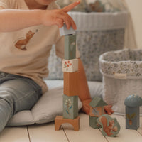 Voor kleine bouwers: de Little Dutch bouwblokken uit de forest friends-collectie! Deze kleurrijke houten blokken stimuleren creativiteit en motoriek. Ideaal voor kinderen vanaf 2 jaar! VanZus