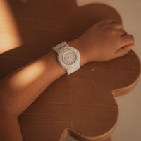 Het Mrs Ertha new strapies horloge unique dots is het ideale eerste horloge voor jouw kindje! Of misschien zelfs voor jou zelf? Dit horloge draagt lekker comfortabel en heeft prachtige, zachte kleuren. VanZus