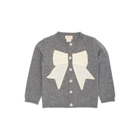 Het Copenhagen Colors cashmere vestje poplin bow dark grey melange/cream is een warme laag met een klassiek accent. De grijze kleur vormt een mooi contrast met de witte strik aan de voorkant. VanZus