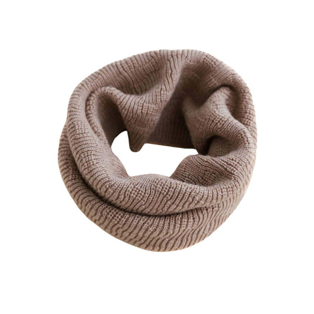 Lekker warm & stijlvol: de colsjaal gigi in de kleur sand van Hvid. Een prachtig gebreide sjaal, gemaakt van zachte merinowol. Comfortabel en hip! In verschillende kleuren. Combineer met bijpassende muts. VanZus