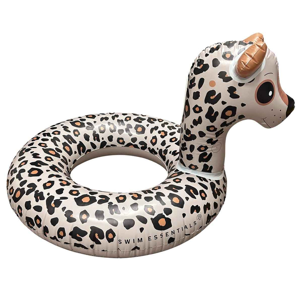 De Swim Essentials animal zwemband 95 cm leopard is deze zomer de beste vriend van jouw kindje! Dankzij het grote formaat is deze zwemband ook geschikt voor grotere kinderen. VanZus.